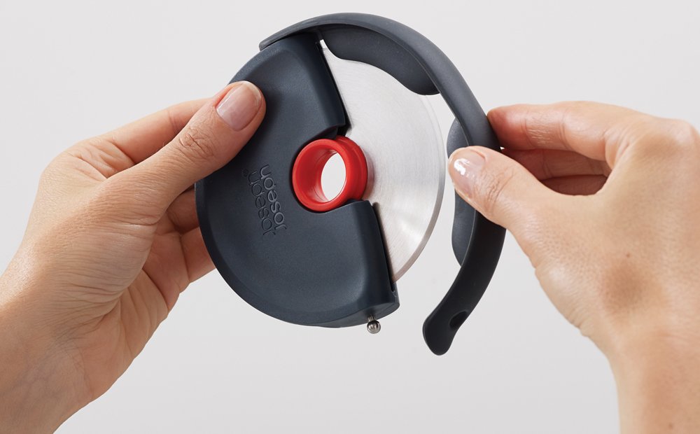 joseph-joseph-disc-coupe-pizza-lame-acier-inoxydable-amovible-manche-silicone-an image 7
