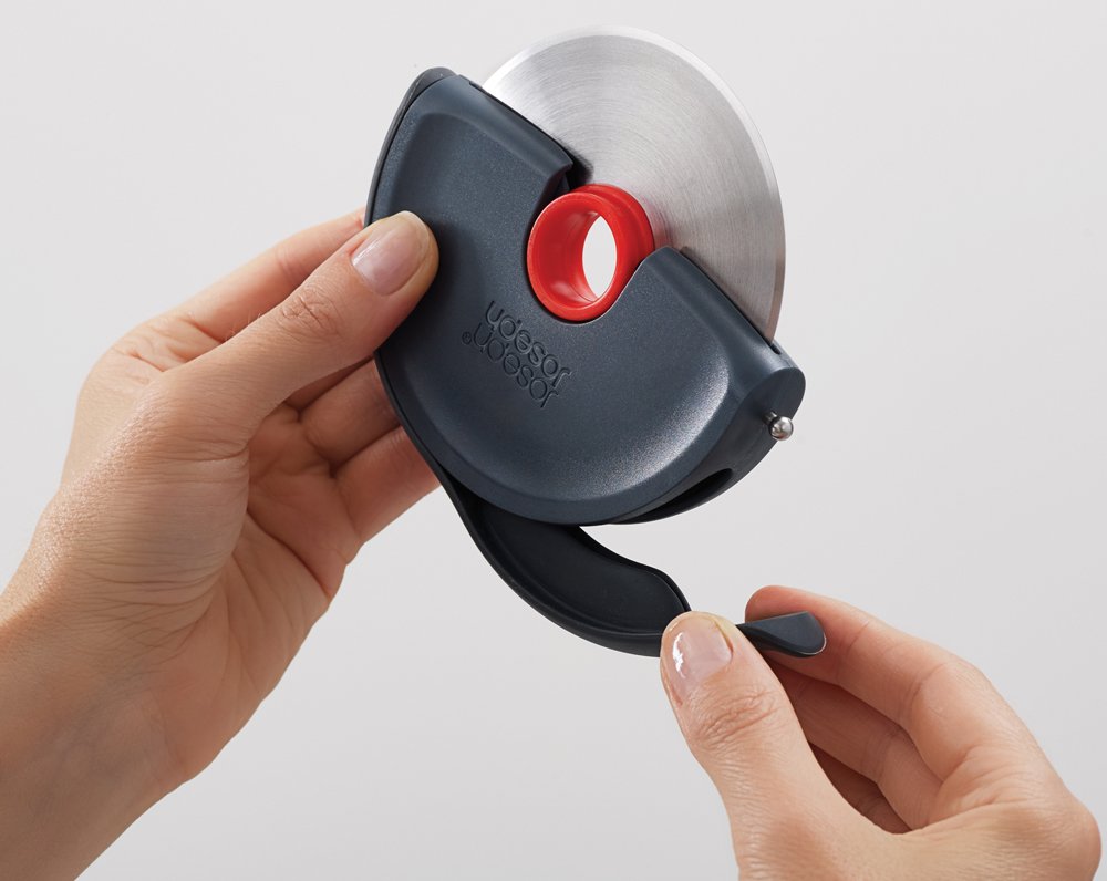 joseph-joseph-disc-coupe-pizza-lame-acier-inoxydable-amovible-manche-silicone-an image 6