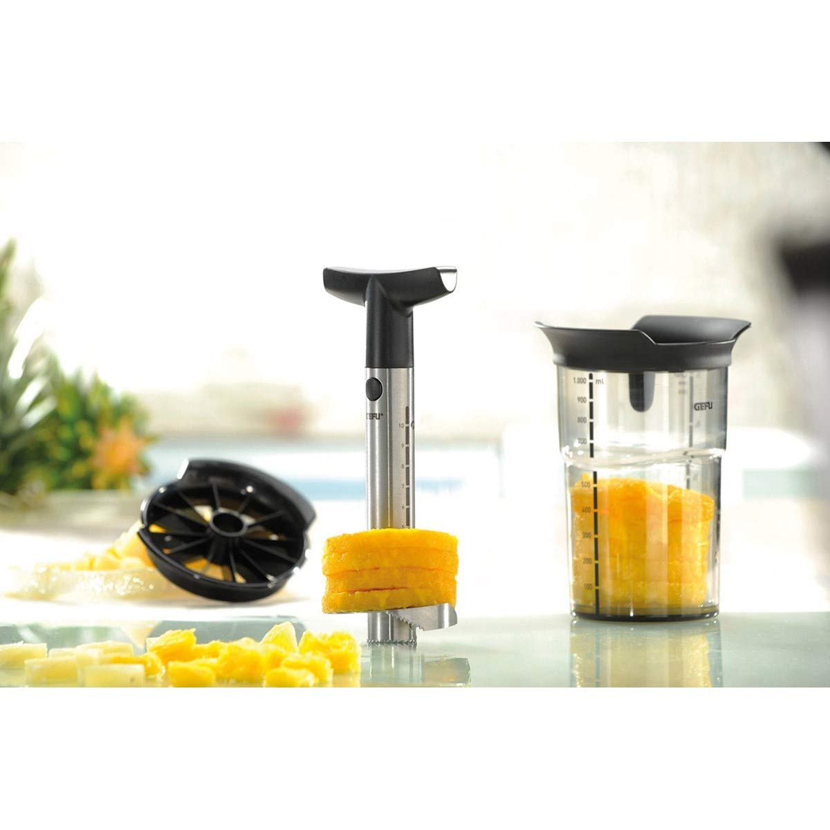 gefu-professional-plus-ge13550-coupe-ananas-inox-12-segments-avec-r-cipient-grad image 2