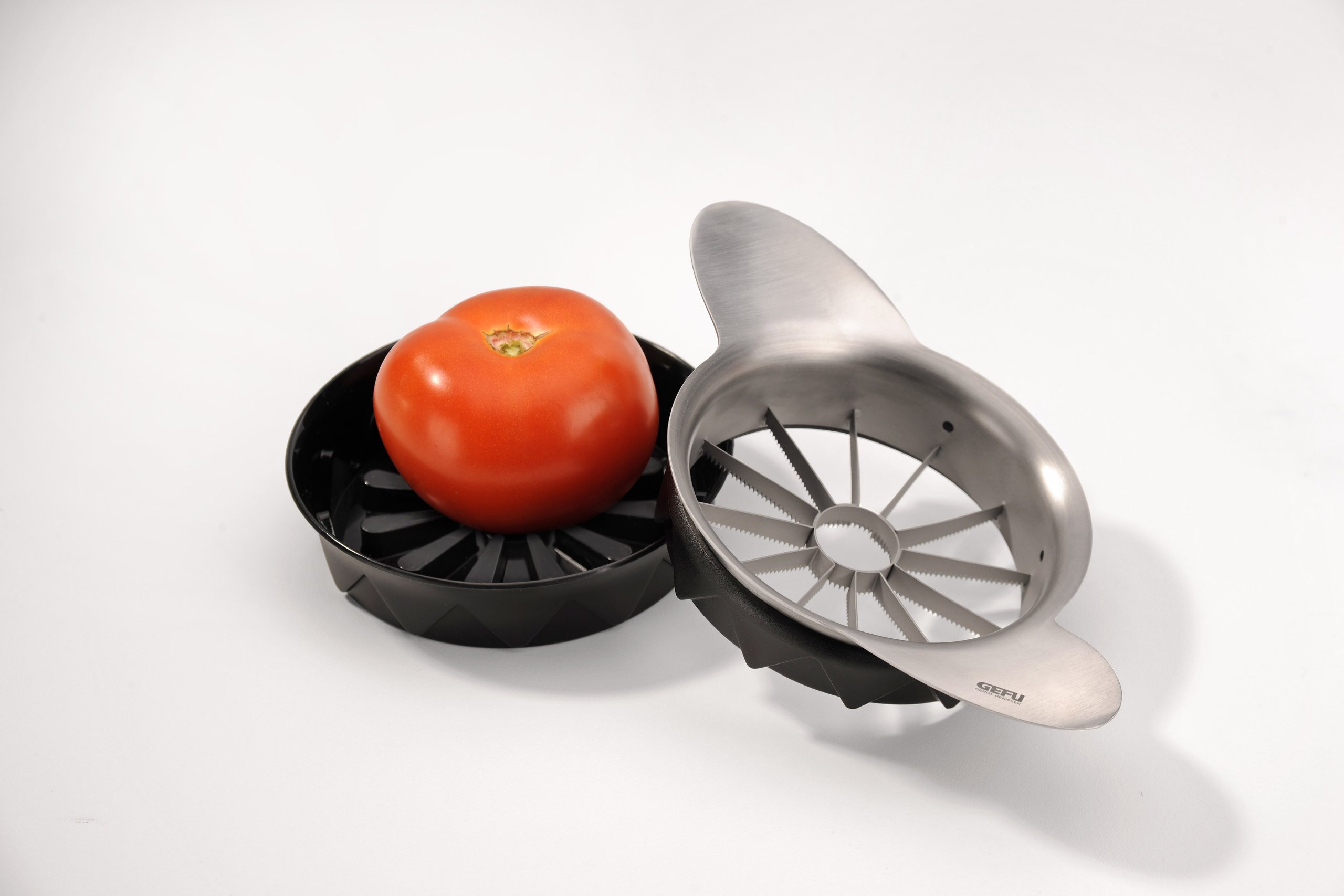 gefu-ge13590-pomo-coupe-tomates-en-acier-inoxydable-12-tranches-nettes-aussi-pou image 2