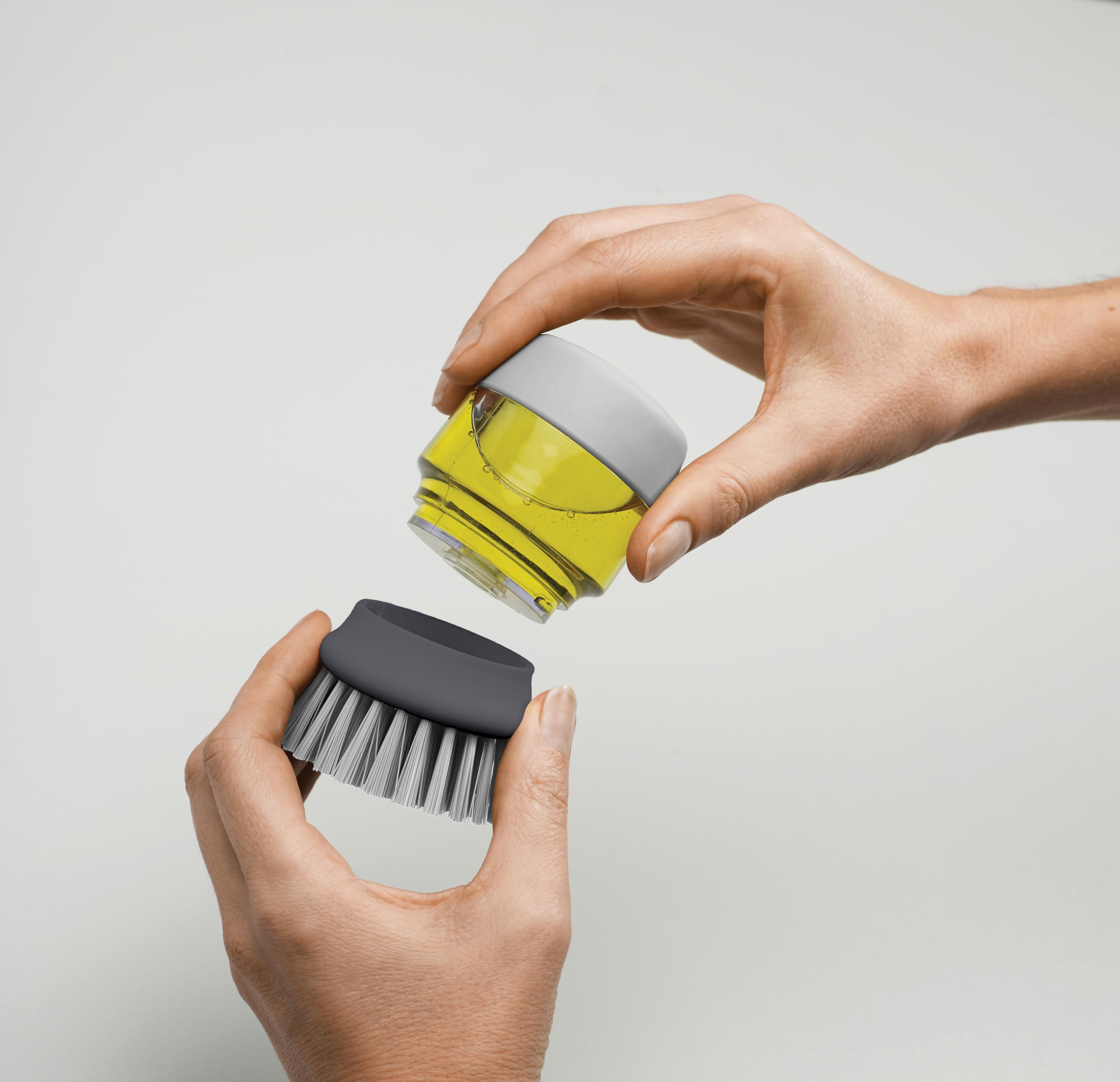 joseph-joseph-palm-scrub-brosse-vaisselle-avec-r-servoir-liquide-vaisselle-int-g image 4