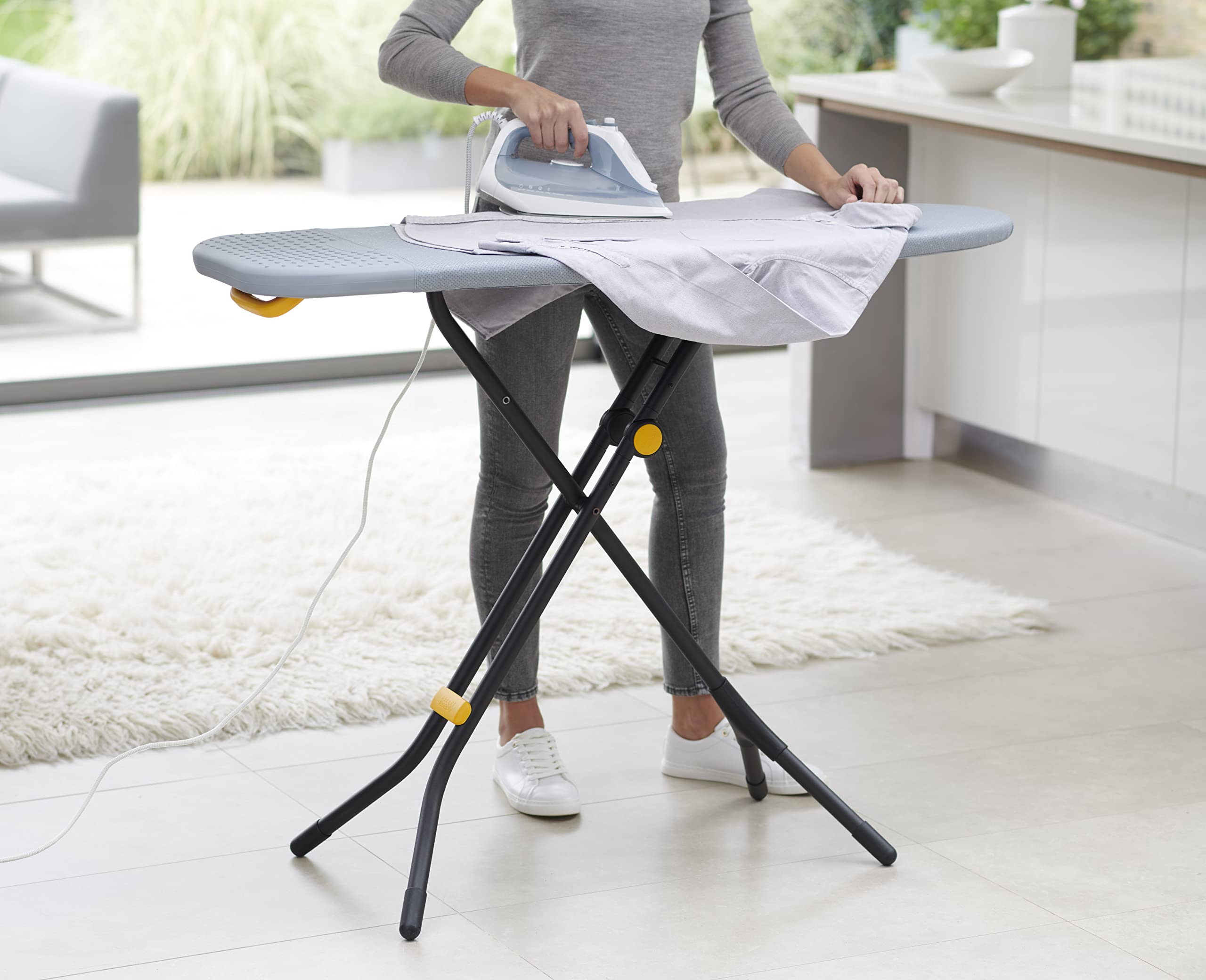 joseph-joseph-glide-table-de-repassage-pliable-ultra-compacte-avec-pieds-compact image 4