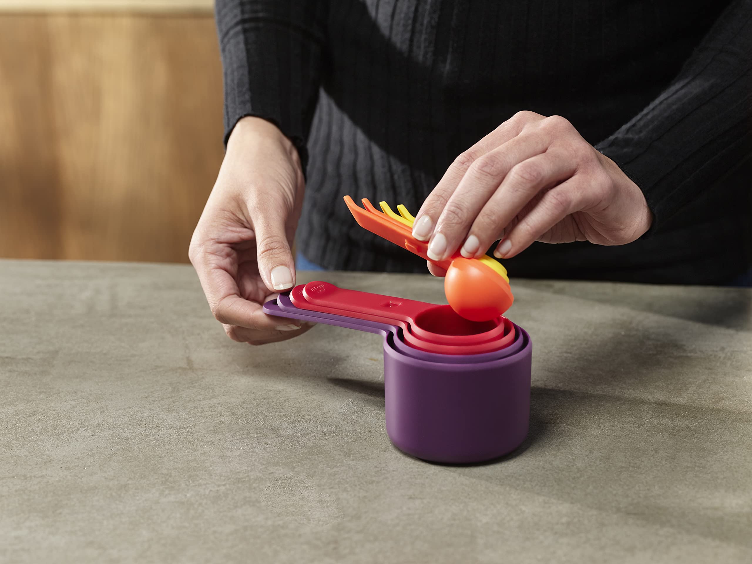 joseph-joseph-nest-ensemble-de-8-tasses-et-cuill-res-doseuses-empilables-multico image 3