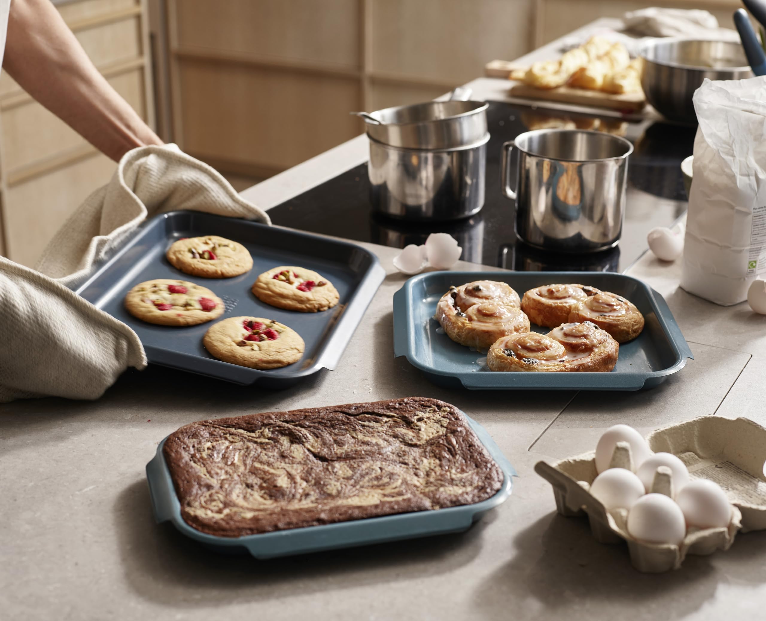 joseph-joseph-nest-bake-ensemble-de-3-plaques-de-cuisson-antiadh-sives-empilable image 6