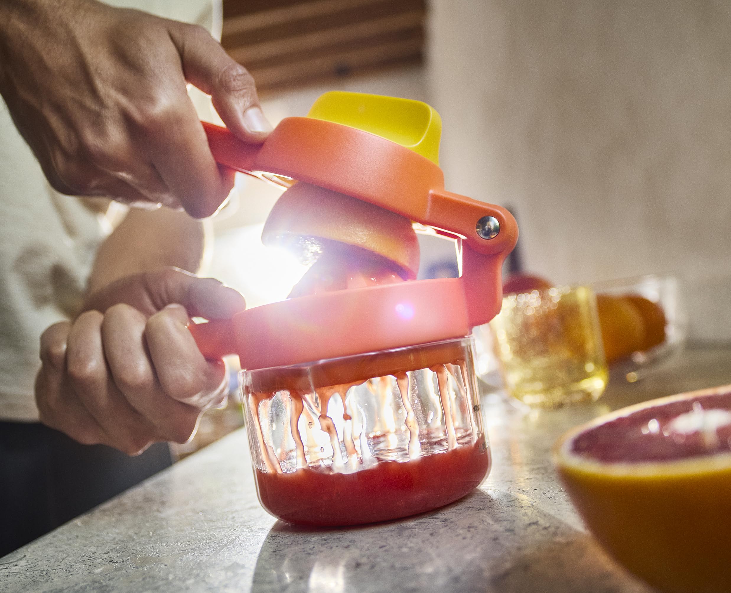 joseph-joseph-juicemax-plus-presse-agrumes-manuel-double-action-avec-pichet-dose image 3