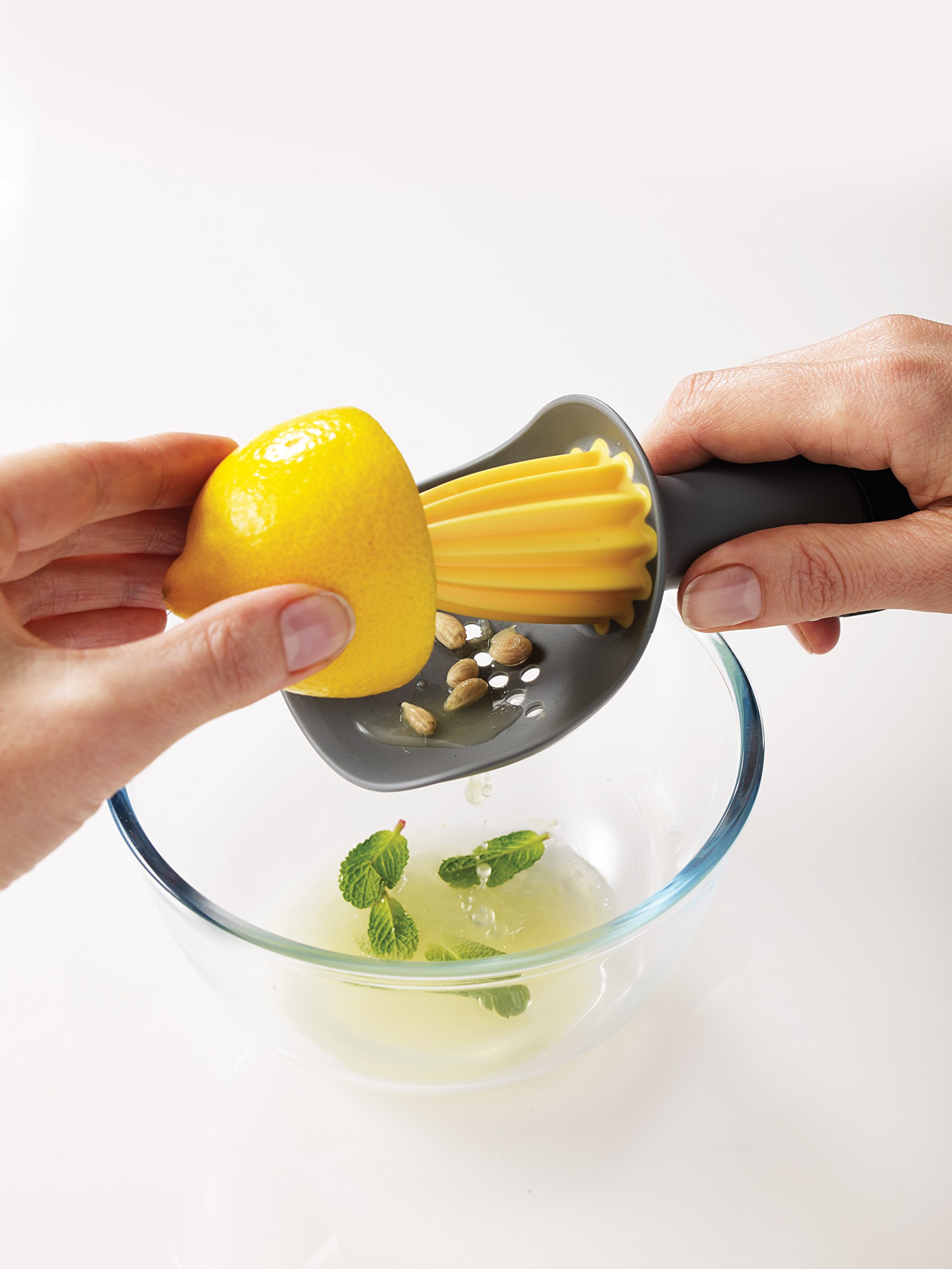 joseph-joseph-catcher-presse-agrumes-manuel-jaune-filtre-anti-p-pins-pour-citron image 4