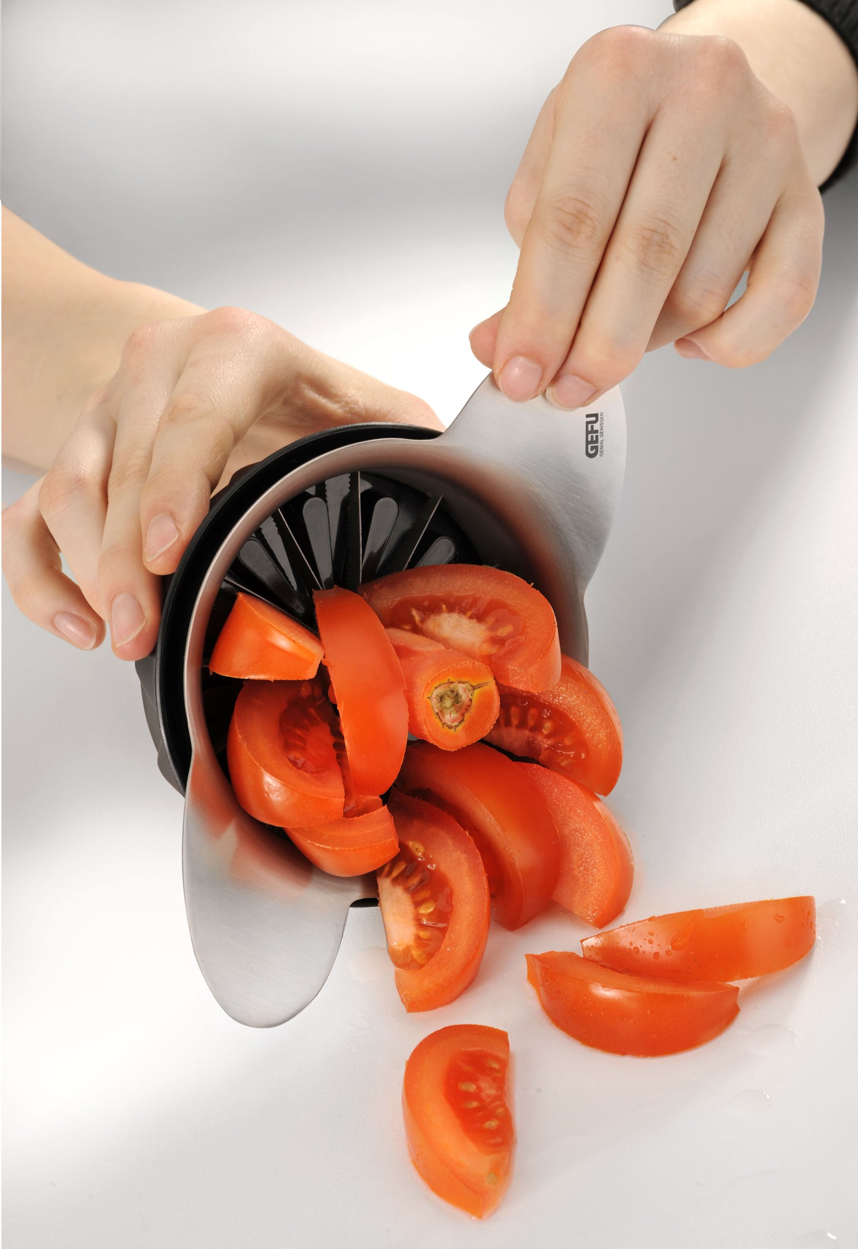 gefu-ge13590-pomo-coupe-tomates-en-acier-inoxydable-12-tranches-nettes-aussi-pou image 3