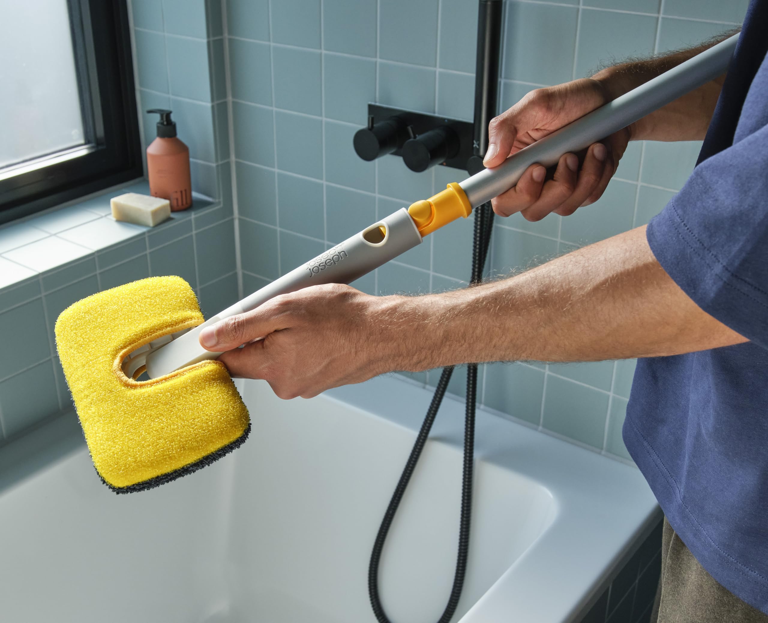 joseph-joseph-cleantech-set-de-nettoyage-profond-5-outils-avec-poign-e-t-lescopi image 5