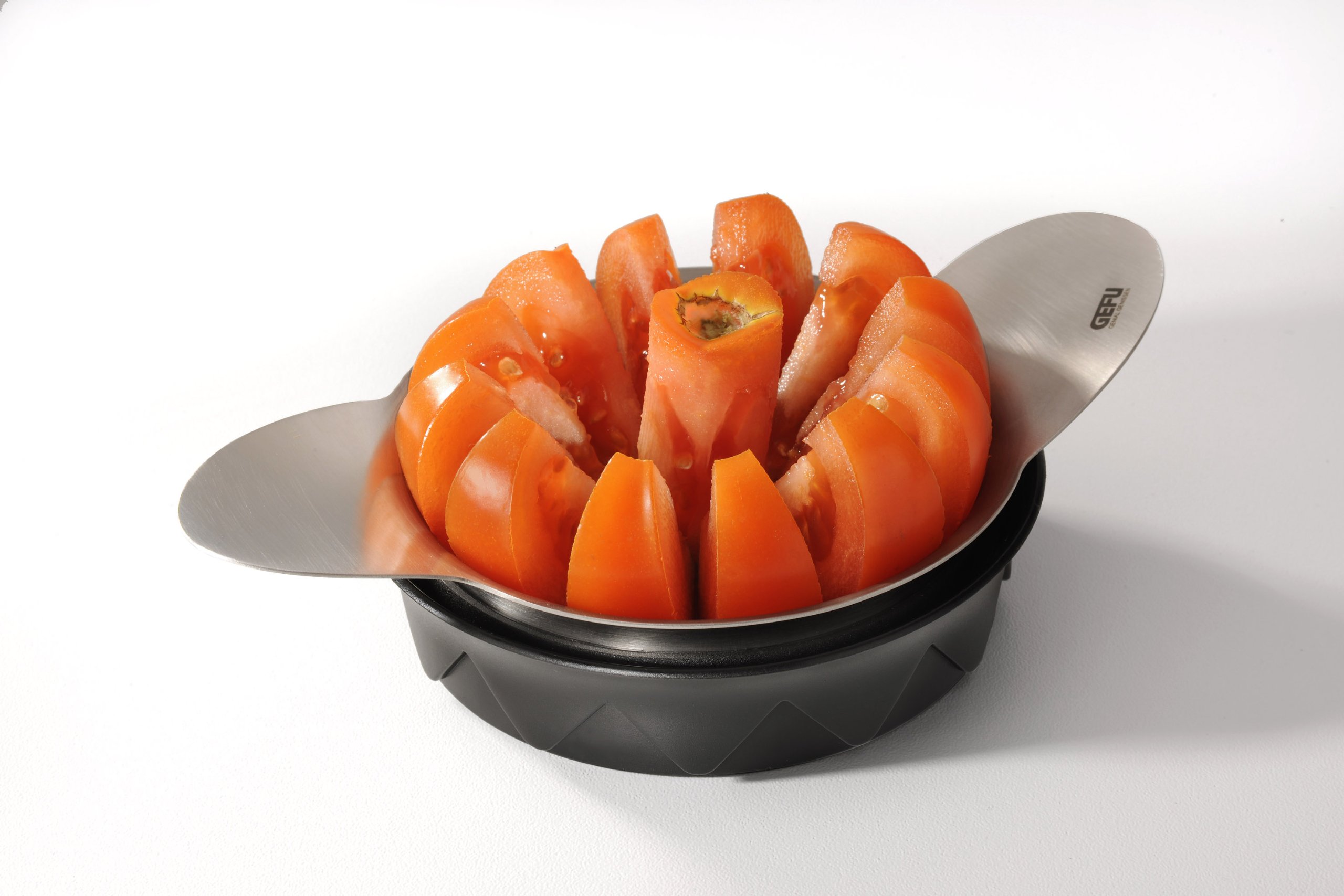 gefu-ge13590-pomo-coupe-tomates-en-acier-inoxydable-12-tranches-nettes-aussi-pou image 4