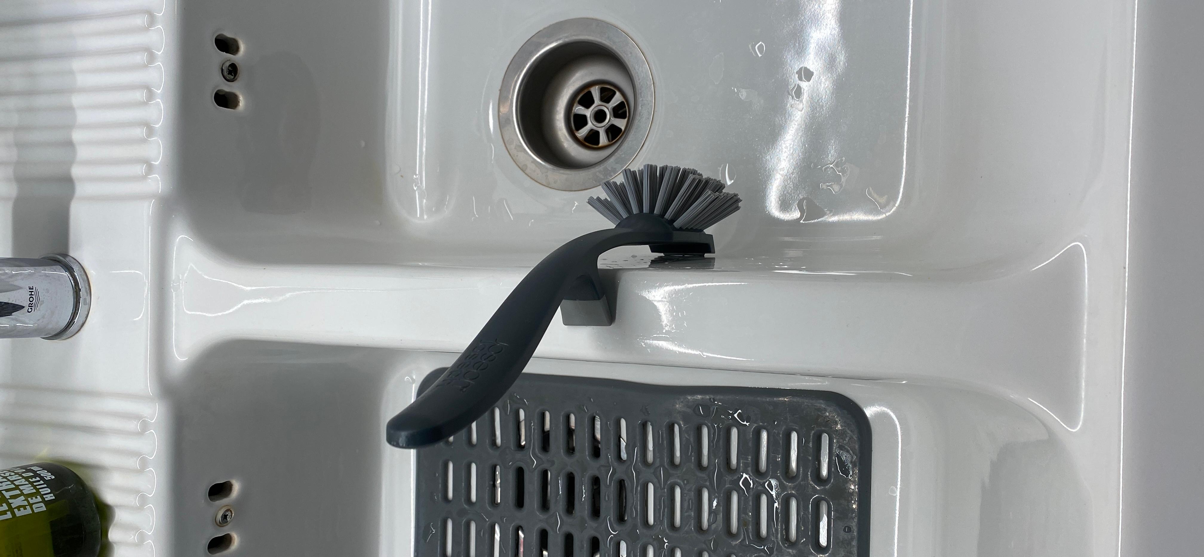 Bonne brosse mais grattoir moyen